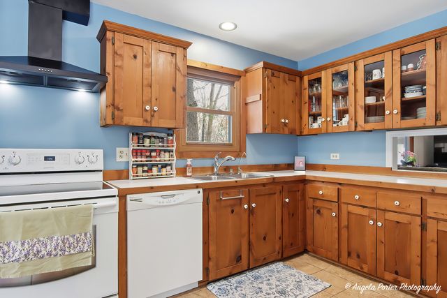 22665 W DEPOT Street, Antioch, IL 60002