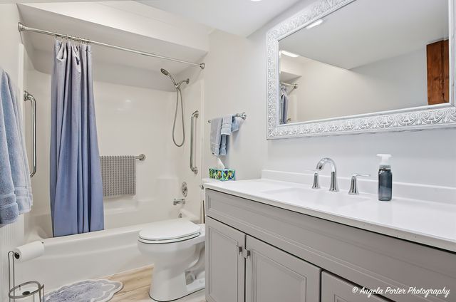 22665 W DEPOT Street, Antioch, IL 60002