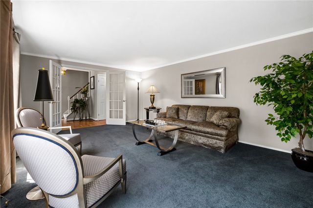 109 Marshall Dr, Mt Lebanon, PA 15228