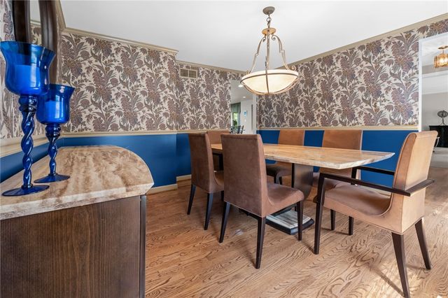 109 Marshall Dr, Mt Lebanon, PA 15228