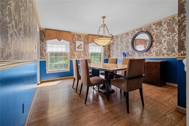 109 Marshall Dr, Mt Lebanon, PA 15228