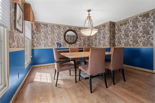109 Marshall Dr, Mt Lebanon, PA 15228
