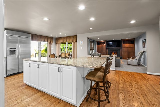 109 Marshall Dr, Mt Lebanon, PA 15228