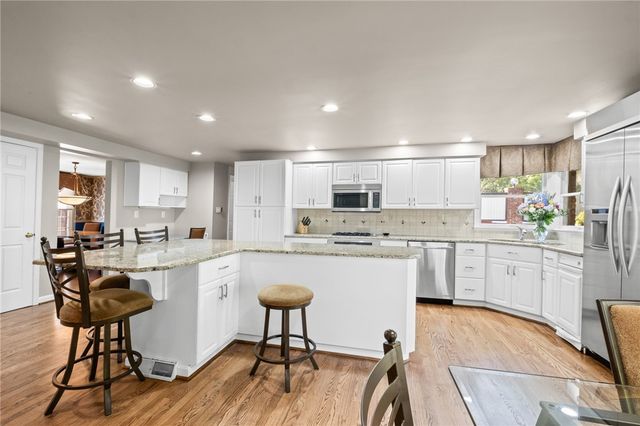 109 Marshall Dr, Mt Lebanon, PA 15228