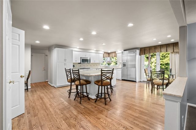 109 Marshall Dr, Mt Lebanon, PA 15228