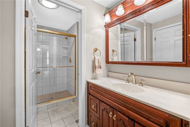 109 Marshall Dr, Mt Lebanon, PA 15228