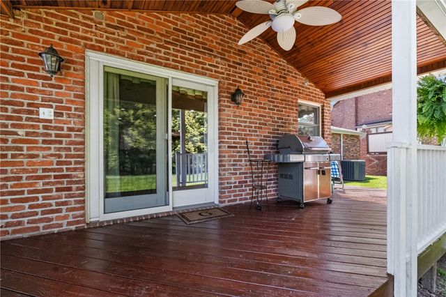 109 Marshall Dr, Mt Lebanon, PA 15228