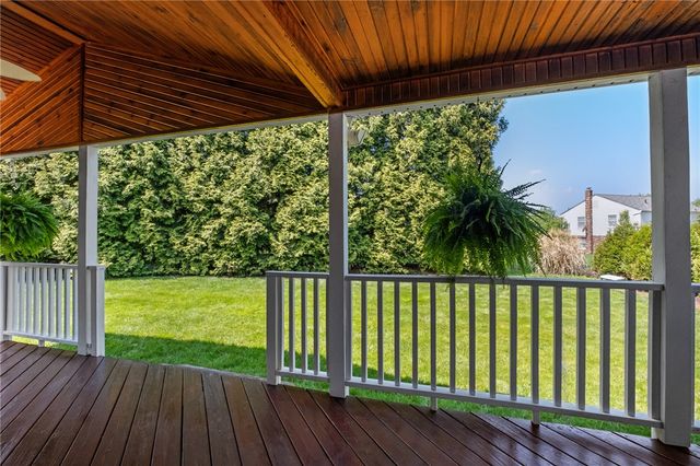 109 Marshall Dr, Mt Lebanon, PA 15228