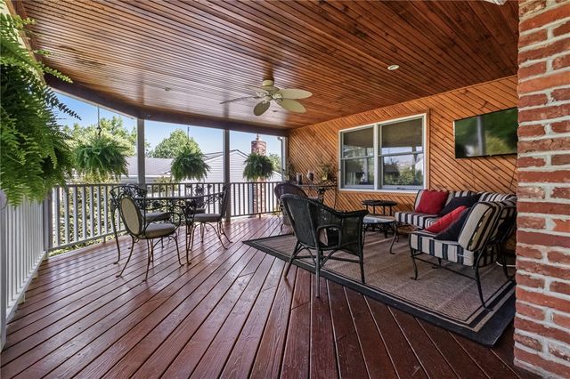 109 Marshall Dr, Mt Lebanon, PA 15228
