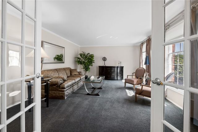 109 Marshall Dr, Mt Lebanon, PA 15228