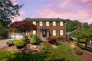109 Marshall Dr, Mt Lebanon, PA 15228