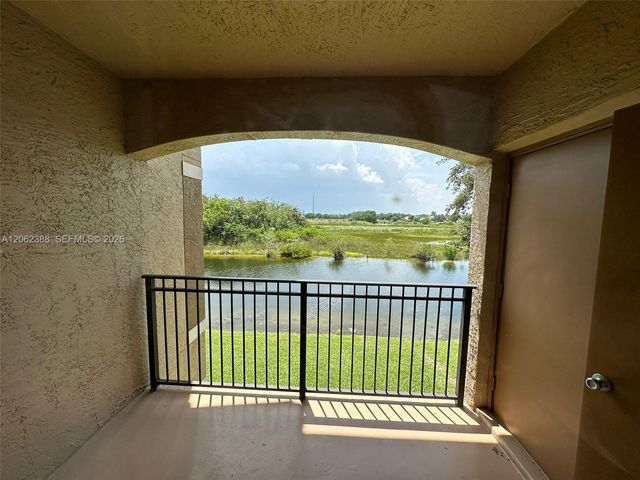 11600 SW 2nd St 18208, Pembroke Pines, FL 33025
