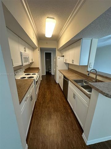 11600 SW 2nd St 18208, Pembroke Pines, FL 33025