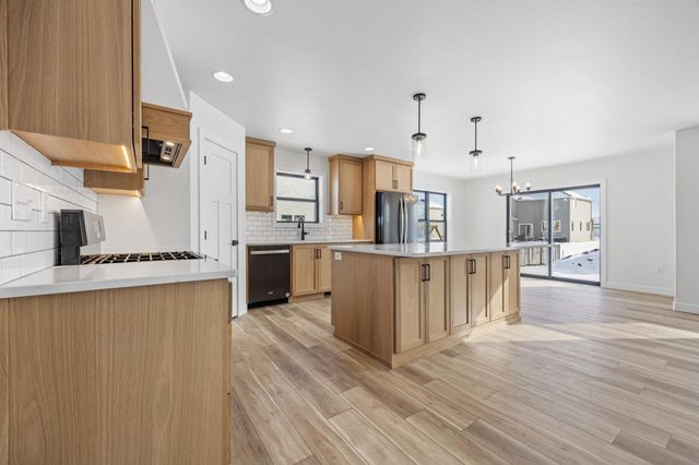 8916 Meadowlark Parkway, Horace, ND 58047