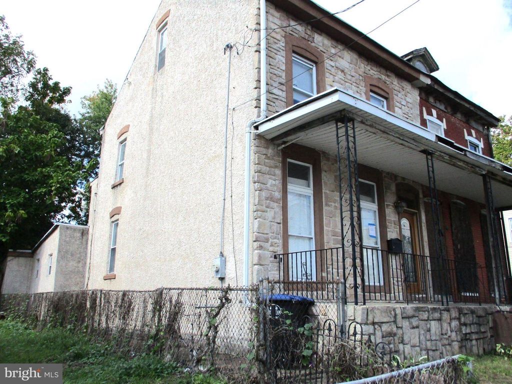 350 PARKER ST, CHESTER, PA 19013 — photo 2