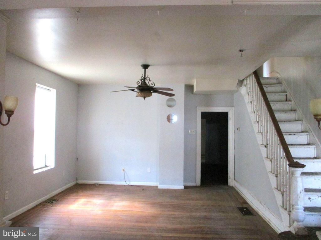 350 PARKER ST, CHESTER, PA 19013 — photo 4