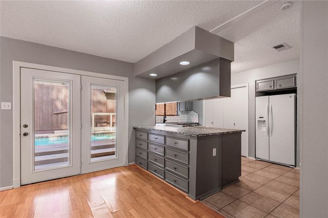 514 Hickory Street, Huntsville, TX 77320