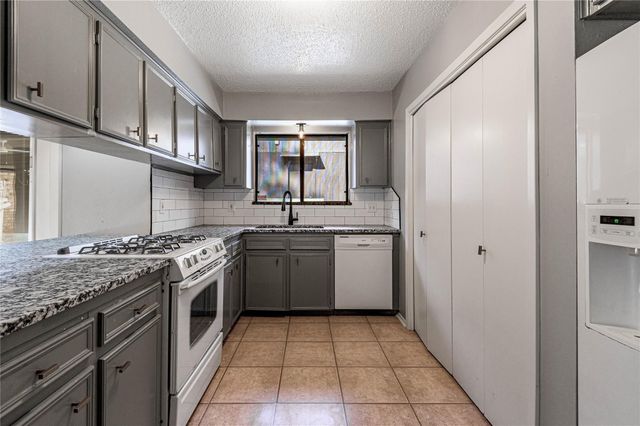 514 Hickory Street, Huntsville, TX 77320