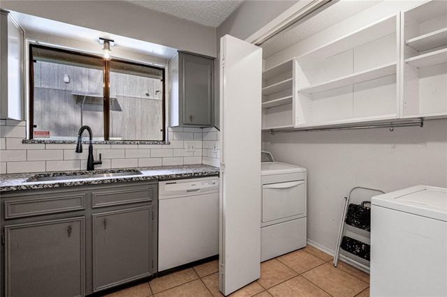 514 Hickory Street, Huntsville, TX 77320