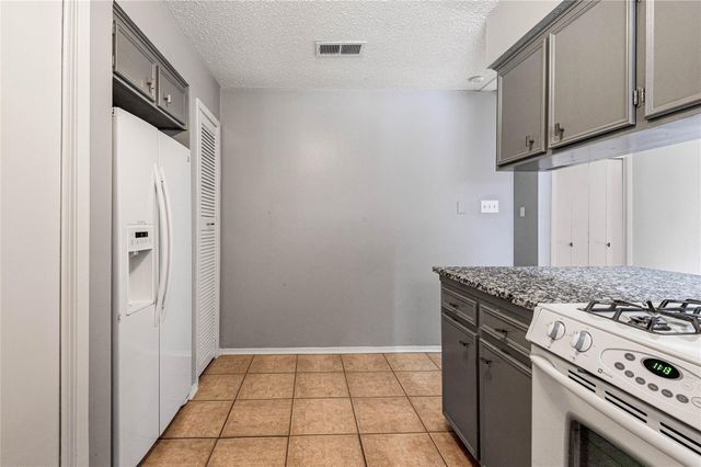 514 Hickory Street, Huntsville, TX 77320