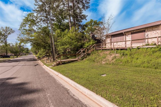 514 Hickory Street, Huntsville, TX 77320