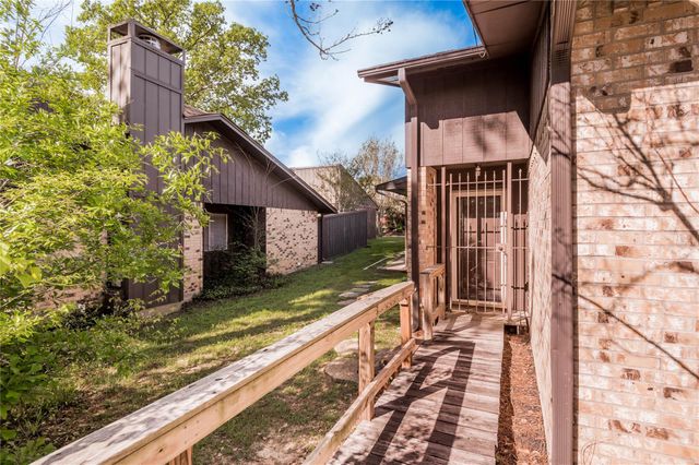 514 Hickory Street, Huntsville, TX 77320