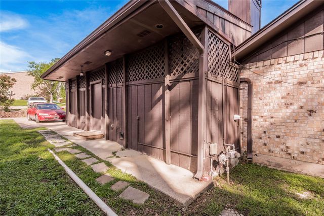 514 Hickory Street, Huntsville, TX 77320