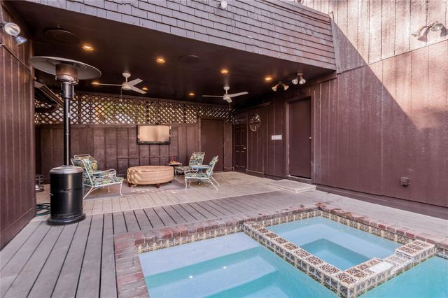 514 Hickory Street, Huntsville, TX 77320