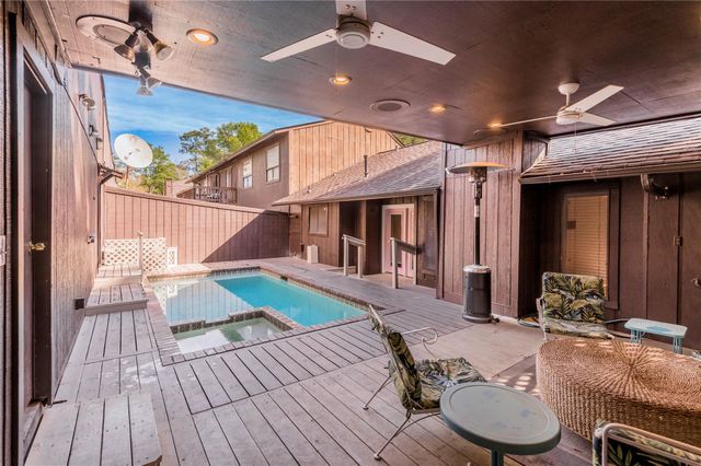 514 Hickory Street, Huntsville, TX 77320