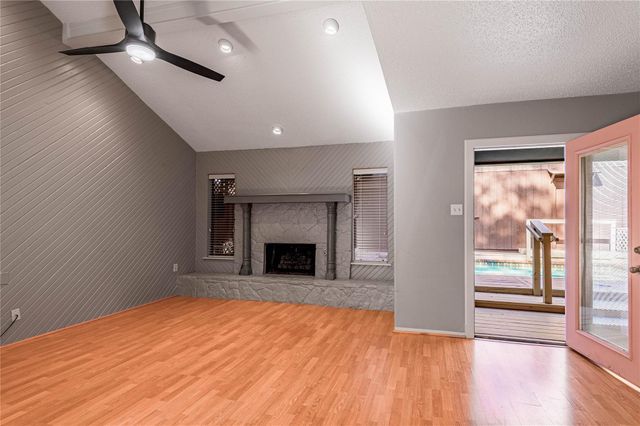514 Hickory Street, Huntsville, TX 77320