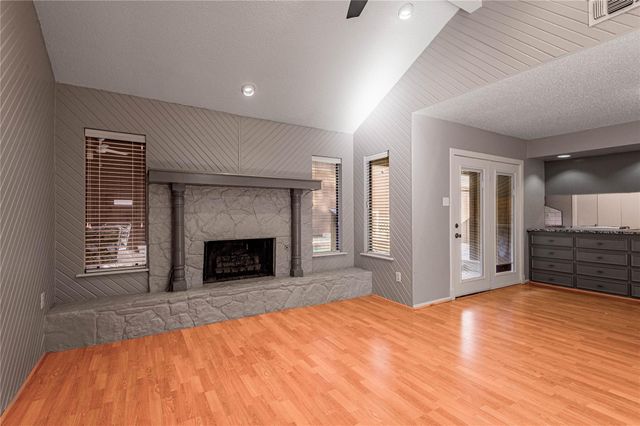 514 Hickory Street, Huntsville, TX 77320