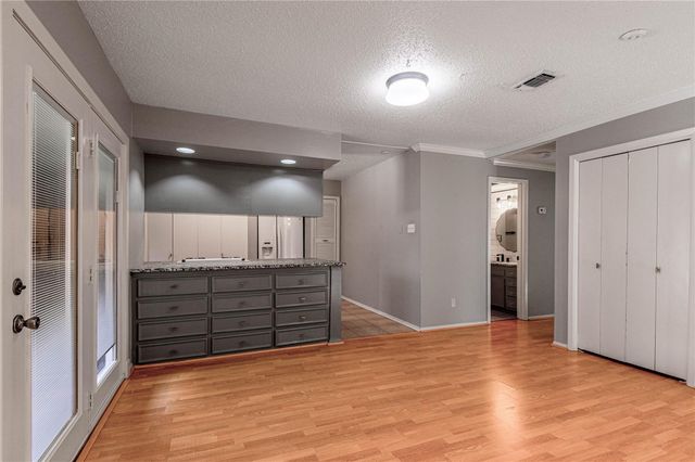 514 Hickory Street, Huntsville, TX 77320