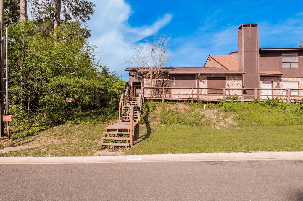 514 Hickory Street, Huntsville, TX 77320