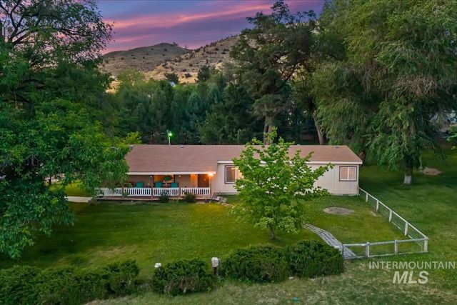 5758 W Hill Rd, Boise, ID 83703 property photo