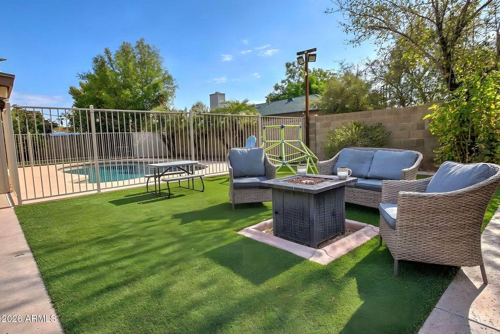 3815 S SHANNON Drive, Tempe, AZ 85282 — photo 5