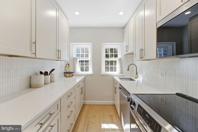 4892 28TH ST S, Arlington, VA 22206