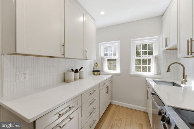 4892 28TH ST S, Arlington, VA 22206