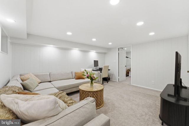 4892 28TH ST S, Arlington, VA 22206