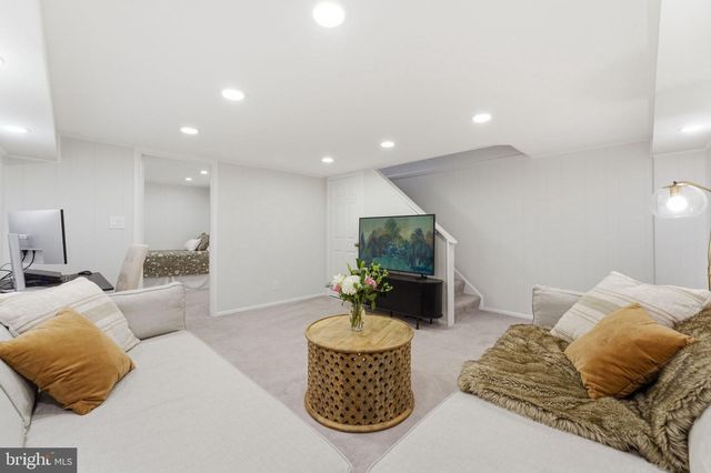 4892 28TH ST S, Arlington, VA 22206
