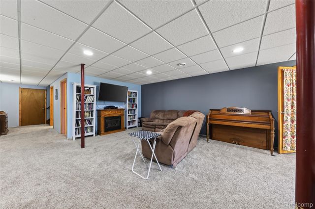 7447 Ore Lake Road, Hamburg Township, MI 48116