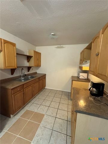 957 W New Braunfels Street, Seguin, TX 78155