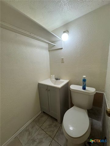 957 W New Braunfels Street, Seguin, TX 78155