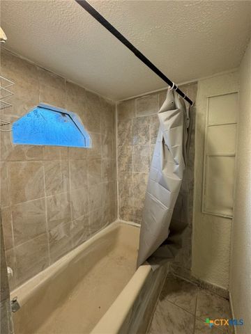 957 W New Braunfels Street, Seguin, TX 78155