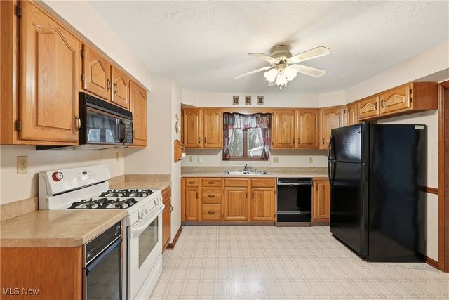 7130 Lakeview Drive, Parma, OH 44129