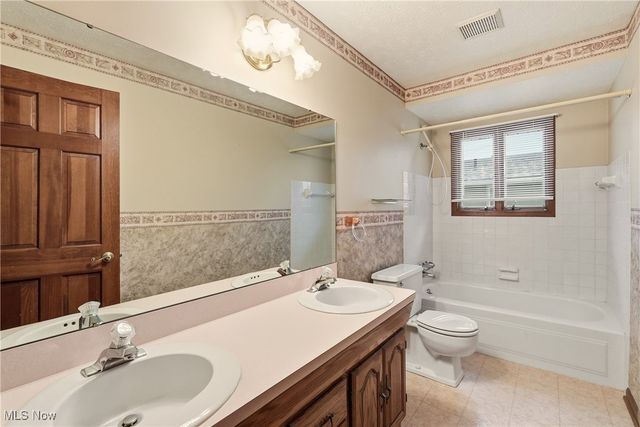 7130 Lakeview Drive, Parma, OH 44129