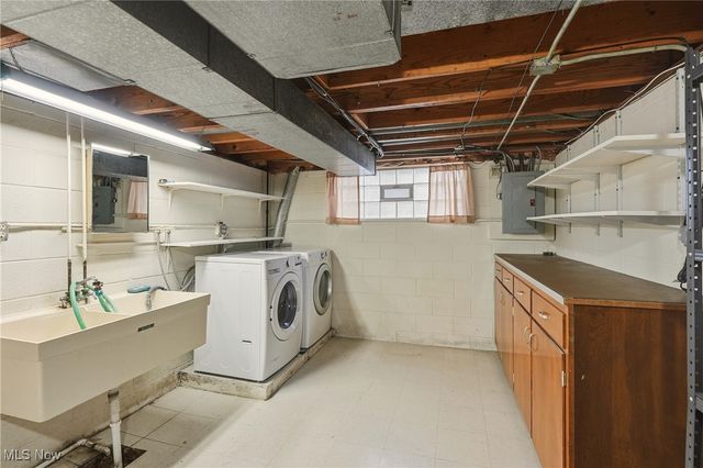 7130 Lakeview Drive, Parma, OH 44129