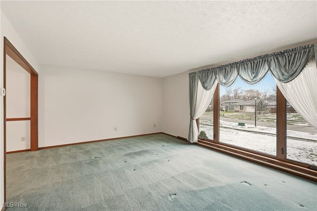 7130 Lakeview Drive, Parma, OH 44129