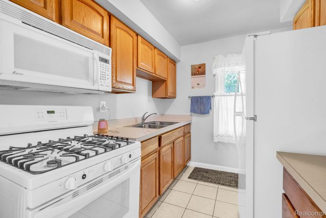 26351 Blumfield Street, Roseville, MI 48066