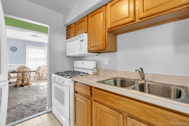 26351 Blumfield Street, Roseville, MI 48066