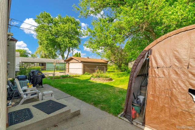 26351 Blumfield Street, Roseville, MI 48066